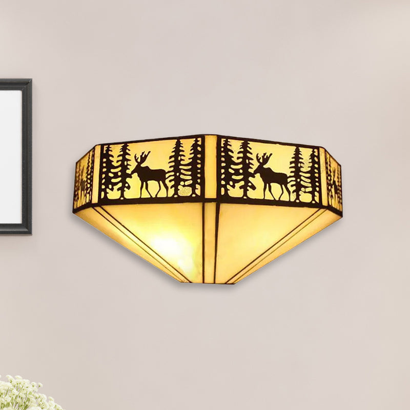 Tiffany Wall Mount Light with Stained Glass Shade Indoor Wall Sconce Light for Living Room Beige Polygon Clearhalo 'Industrial' 'Middle century wall lights' 'Tiffany wall lights' 'Tiffany' 'Wall Lamps & Sconces' 'Wall Lights' Lighting' 252533