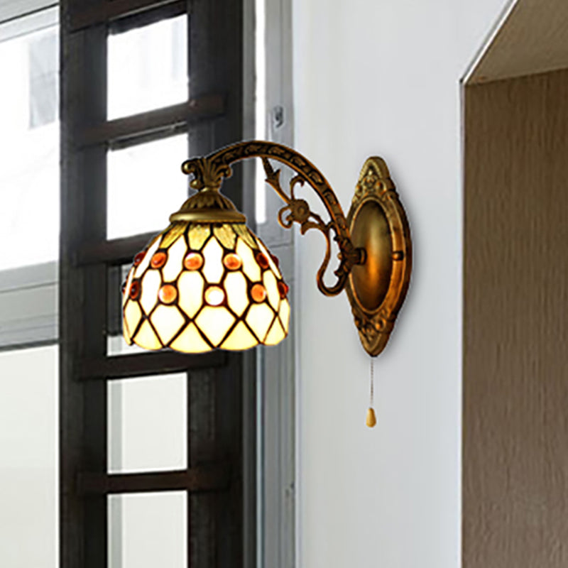 Vintage Dome Wall Mount Light Stained Glass One Light Mini Wall Sconce Light in Brass Clearhalo 'Industrial' 'Middle century wall lights' 'Tiffany wall lights' 'Tiffany' 'Wall Lamps & Sconces' 'Wall Lights' Lighting' 253055
