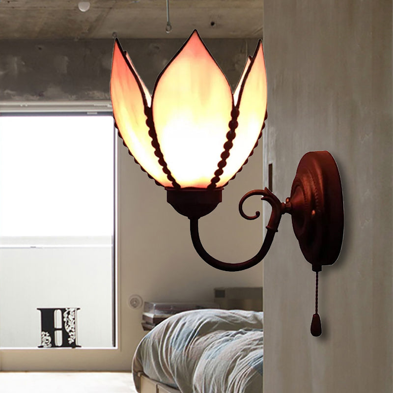 One Light Petal Wall Lighting with Curved Arm and Pull Chain Stained Glass Rustic Wall Lamp Clearhalo 'Industrial' 'Middle century wall lights' 'Tiffany wall lights' 'Tiffany' 'Wall Lamps & Sconces' 'Wall Lights' Lighting' 253364