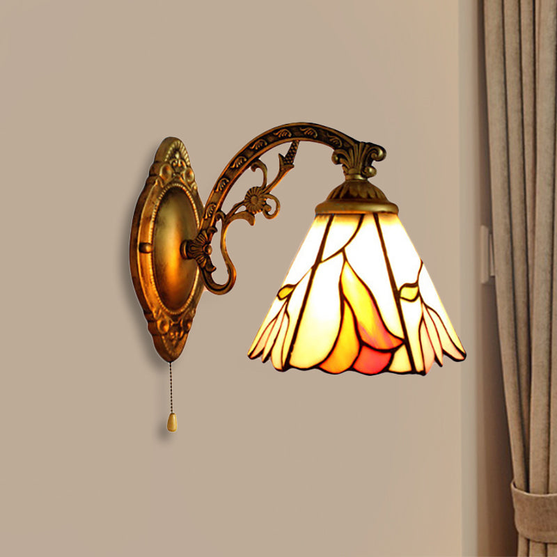 Floral Wall Mount Light Lodge Tiffany 1 Light Wall Lighting in Antique Brass for Bedroom Clearhalo 'Industrial' 'Middle century wall lights' 'Tiffany wall lights' 'Tiffany' 'Wall Lamps & Sconces' 'Wall Lights' Lighting' 253381