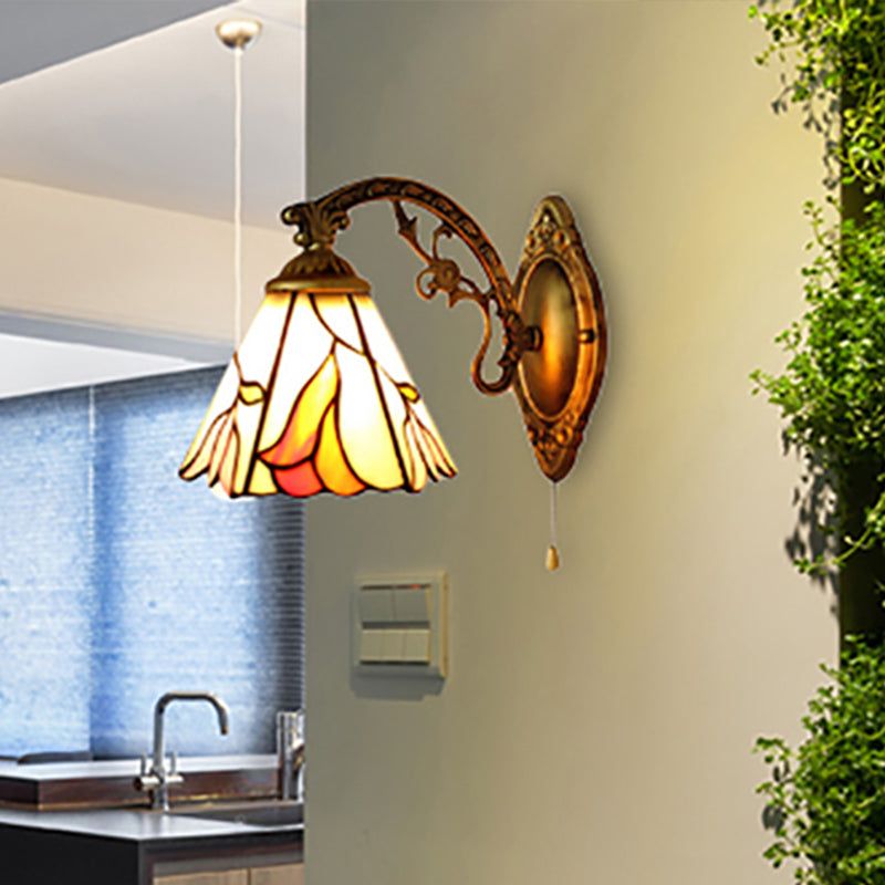 Floral Wall Mount Light Lodge Tiffany 1 Light Wall Lighting in Antique Brass for Bedroom Clearhalo 'Industrial' 'Middle century wall lights' 'Tiffany wall lights' 'Tiffany' 'Wall Lamps & Sconces' 'Wall Lights' Lighting' 253382