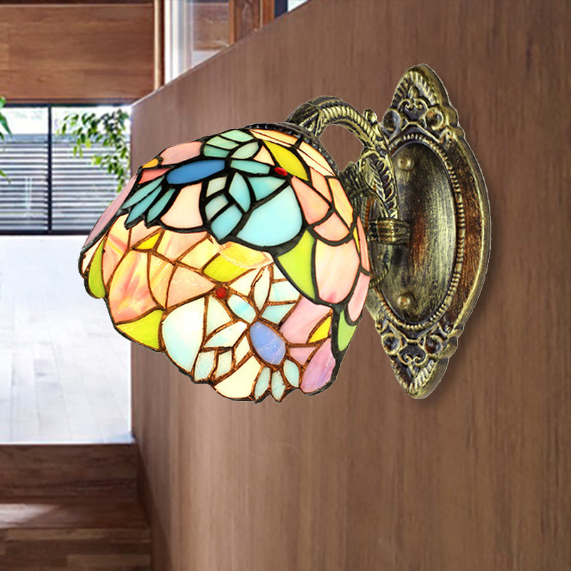 Stained Glass Wall Sconce Lighting with Curved Arm One Light Tiffany Sconce Lighting in Brass Pink Clearhalo 'Industrial' 'Middle century wall lights' 'Tiffany wall lights' 'Tiffany' 'Wall Lamps & Sconces' 'Wall Lights' Lighting' 253432