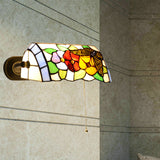 Banker Wall Light with Pull Switch Traditional Style Stained Glass Flower Sconce Light in Brass Beige Clearhalo 'Industrial' 'Middle century wall lights' 'Tiffany wall lights' 'Tiffany' 'Wall Lamps & Sconces' 'Wall Lights' Lighting' 253694