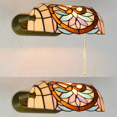Tiffany Banker Wall Light with/without Pull Chain Stained Glass 1 Light Wall Mount Fixture with Flower Pattern in Beige Clearhalo 'Industrial' 'Middle century wall lights' 'Tiffany wall lights' 'Tiffany' 'Wall Lamps & Sconces' 'Wall Lights' Lighting' 25873