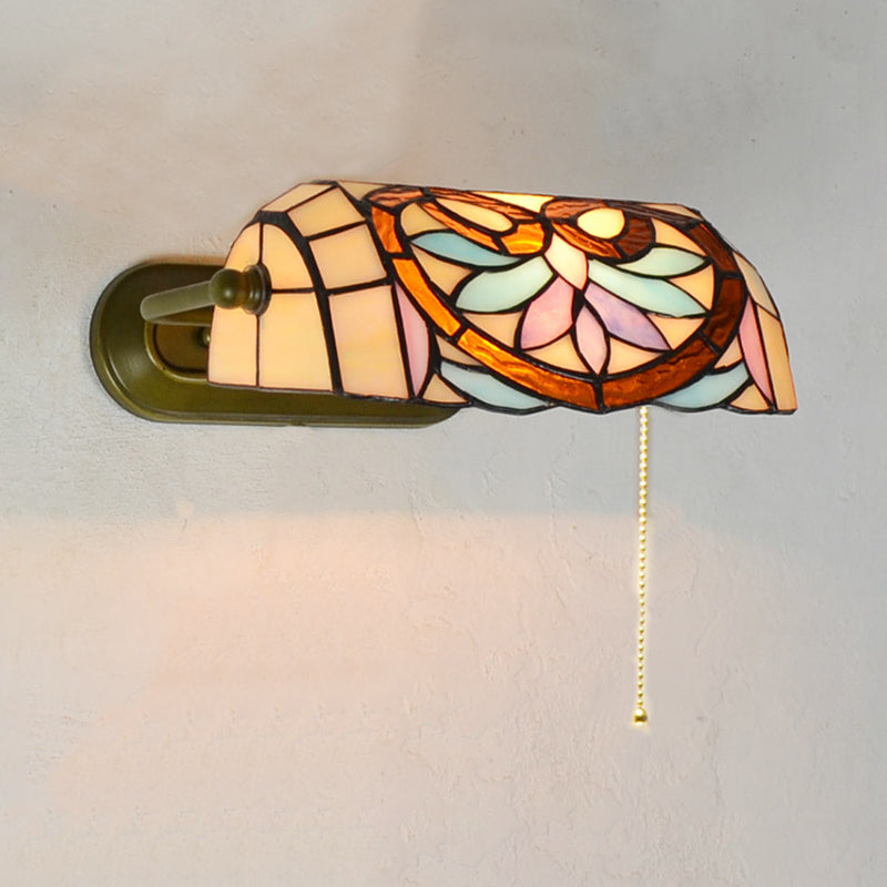 Tiffany Banker Wall Light with/without Pull Chain Stained Glass 1 Light Wall Mount Fixture with Flower Pattern in Beige Beige with Pull Chain Clearhalo 'Industrial' 'Middle century wall lights' 'Tiffany wall lights' 'Tiffany' 'Wall Lamps & Sconces' 'Wall Lights' Lighting' 25874
