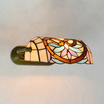 Tiffany Banker Wall Light with/without Pull Chain Stained Glass 1 Light Wall Mount Fixture with Flower Pattern in Beige Beige without Pull Chain Clearhalo 'Industrial' 'Middle century wall lights' 'Tiffany wall lights' 'Tiffany' 'Wall Lamps & Sconces' 'Wall Lights' Lighting' 25875
