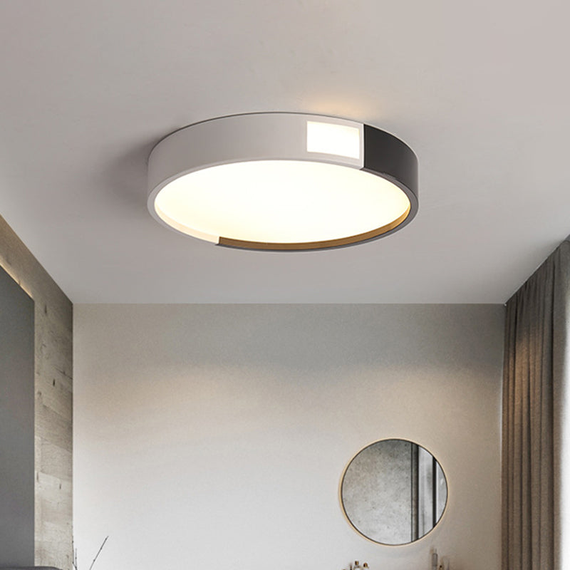 Modern Round Flush Ceiling Light Fixture Metal LED Bedroom Flush Mount Lamp in Black and White, 16"/19.5"/23.5" Wide Black-White Clearhalo 'Ceiling Lights' 'Close To Ceiling Lights' 'Close to ceiling' 'Flush mount' Lighting' 313649