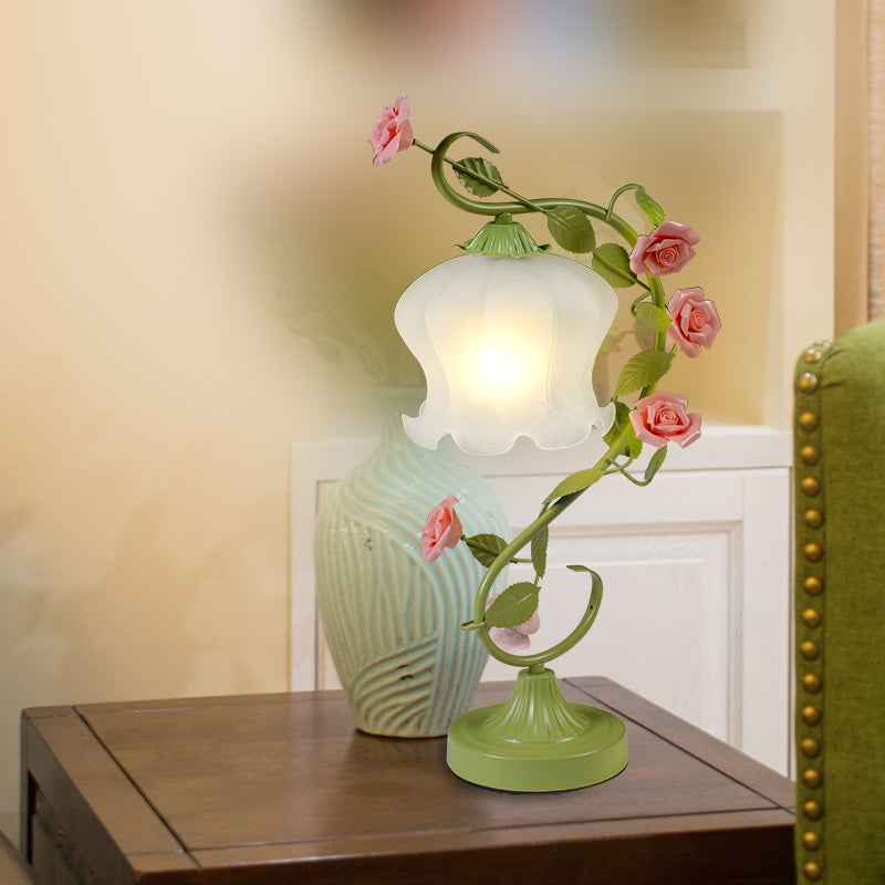 1 Bulb Floral Table Lamp Traditional White/Green Frosted White Glass Night Light for Living Room Clearhalo 'Lamps' 'Table Lamps' Lighting' 324936