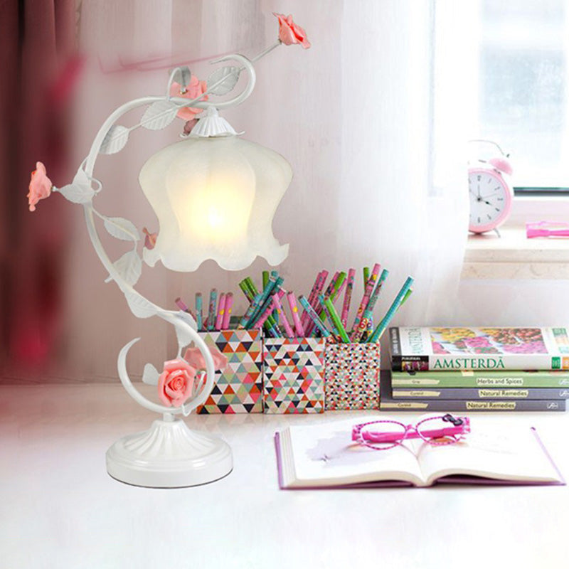 1 Bulb Floral Table Lamp Traditional White/Green Frosted White Glass Night Light for Living Room Clearhalo 'Lamps' 'Table Lamps' Lighting' 324941