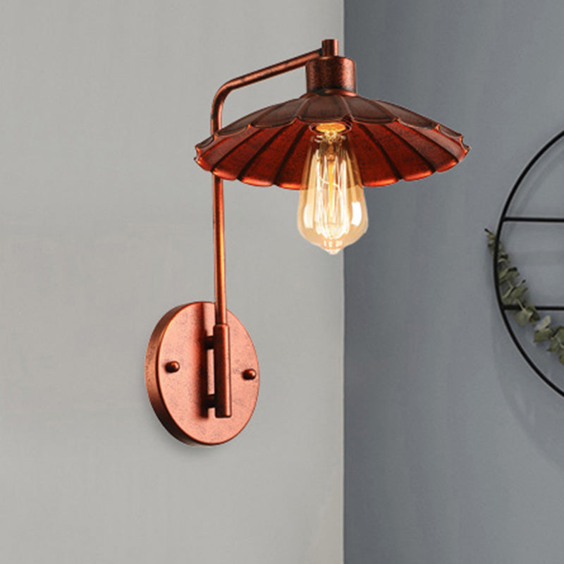 Scalloped Shade Bedside Sconce Wall Lighting Vintage Style Metallic 1 Light Black/Rust Wall Lamp with Curved Arm Clearhalo 'Art deco wall lights' 'Cast Iron' 'Glass' 'Industrial wall lights' 'Industrial' 'Middle century wall lights' 'Modern' 'Rustic wall lights' 'Tiffany' 'Traditional wall lights' 'Wall Lamps & Sconces' 'Wall Lights' Lighting' 467859