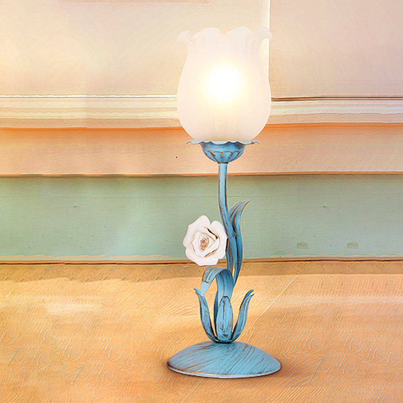 1 Bulb Blossom Table Lighting Romantic Pastoral Blue/Pink Metal Nightstand Lamp for Living Room Clearhalo 'Lamps' 'Table Lamps' Lighting' 519813