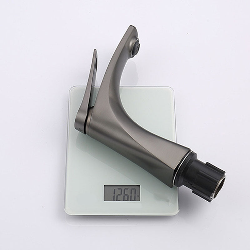 Modern Vessel Faucet Brass Lever Handles Low Arc with Water Hose Bathroom Vessel Faucet Clearhalo 'Bathroom Remodel & Bathroom Fixtures' 'Bathroom Sink Faucets' 'Bathroom Sinks & Faucet Components' 'bathroom_sink_faucets' 'Home Improvement' 'home_improvement' 'home_improvement_bathroom_sink_faucets' 6039732