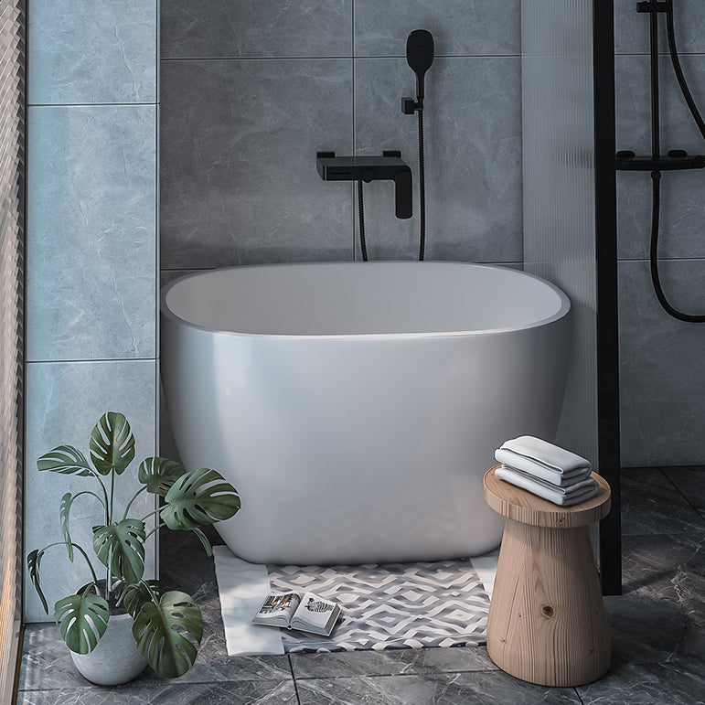 Modern Oval Soaking Bath Tub Freestanding Acrylic-Fiberglass Bath Tub Clearhalo 'Bathroom Remodel & Bathroom Fixtures' 'Bathtubs' 'Home Improvement' 'home_improvement' 'home_improvement_bathtubs' 'Showers & Bathtubs' 6193970