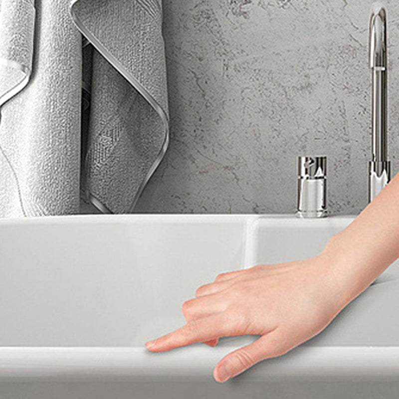 Bathroom Acrylic Oval Bathtub Soaking Tubs without Base in White Clearhalo 'Bathroom Remodel & Bathroom Fixtures' 'Bathtubs' 'Home Improvement' 'home_improvement' 'home_improvement_bathtubs' 'Showers & Bathtubs' 6194221