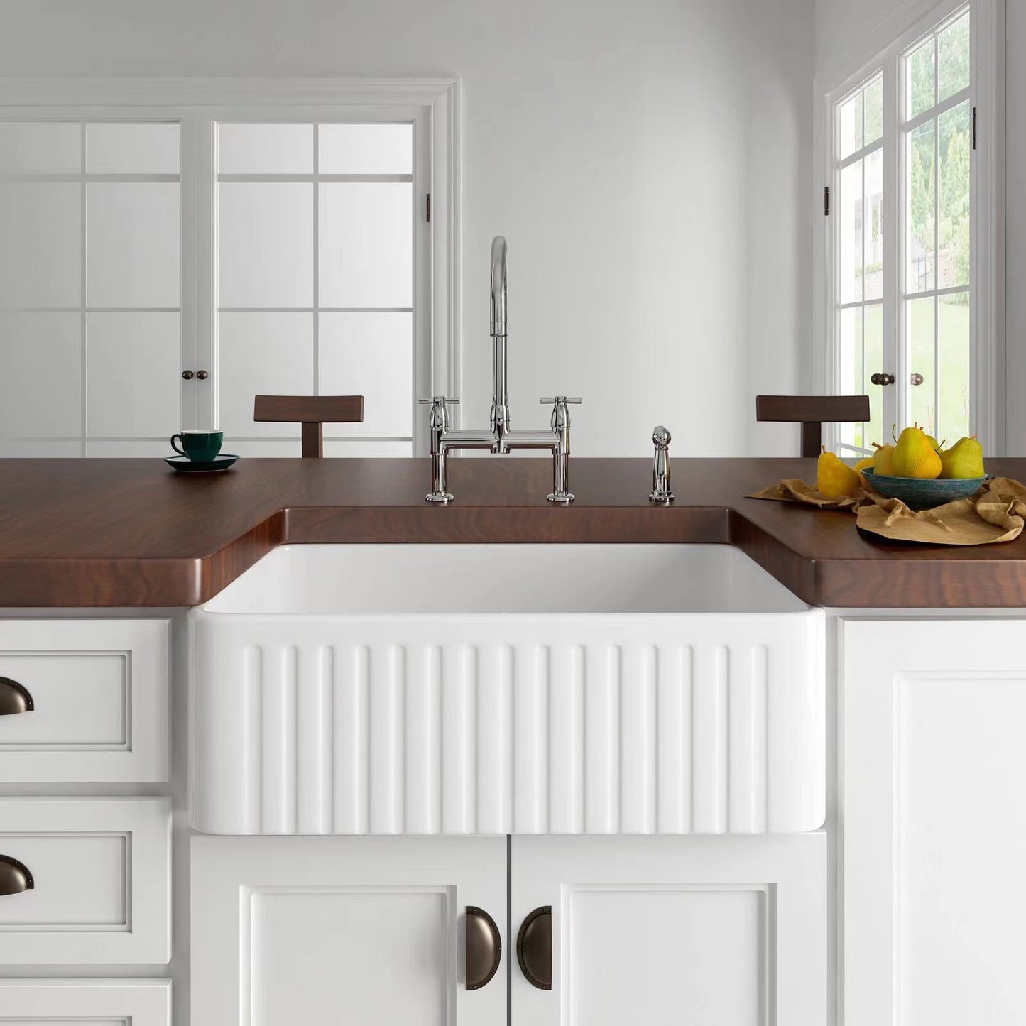 Classic Quartz Kitchen Sink White Apron Fluted Farmhouse Sink 29.9"L x 18.9"W x 10"H Center Clearhalo 'Home Improvement' 'home_improvement' 'home_improvement_kitchen_sinks' 'Kitchen Remodel & Kitchen Fixtures' 'Kitchen Sinks & Faucet Components' 'Kitchen Sinks' 'kitchen_sinks' 6196202