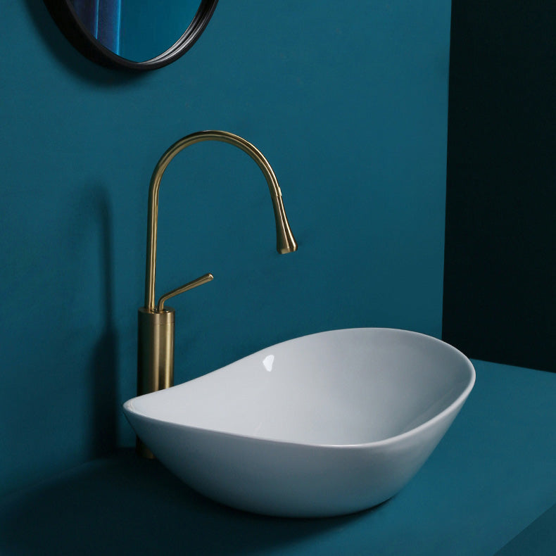 Contemporary Bathroom Sink Pop-Up Drain Porcelain Solid Color Oval-Shape Vessel Sink 16.9"L x 11"W x 5.7"H Sink with Faucet Gold Clearhalo 'Bathroom Remodel & Bathroom Fixtures' 'Bathroom Sinks & Faucet Components' 'Bathroom Sinks' 'bathroom_sink' 'Home Improvement' 'home_improvement' 'home_improvement_bathroom_sink' 6206262