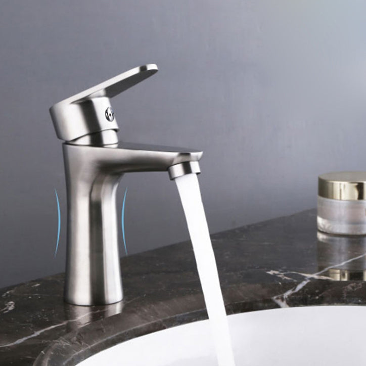 Contemporary Single Handle Kitchen Faucet Low Profile Faucet in Chrome Stainless Steel Clearhalo 'Home Improvement' 'home_improvement' 'home_improvement_kitchen_faucets' 'Kitchen Faucets' 'Kitchen Remodel & Kitchen Fixtures' 'Kitchen Sinks & Faucet Components' 'kitchen_faucets' 6272608