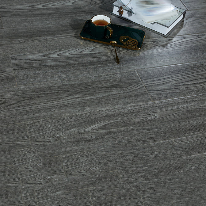 Classic 7" X 32" X 12mm Laminate Flooring, Click-Lock, Waterproof Clearhalo 'Flooring 'Home Improvement' 'home_improvement' 'home_improvement_laminate_flooring' 'Laminate Flooring' 'laminate_flooring' Walls and Ceiling' 6299853