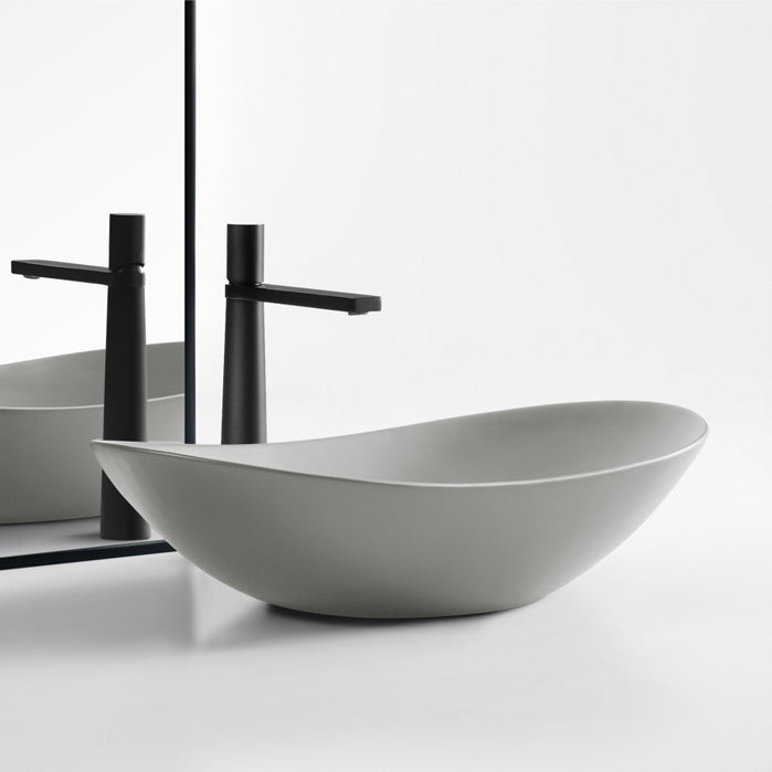 Modern Bathroom Sink Pop-Up Drain Porcelain Oval-Shape Vessel Bathroom Sink Clearhalo 'Bathroom Remodel & Bathroom Fixtures' 'Bathroom Sinks & Faucet Components' 'Bathroom Sinks' 'bathroom_sink' 'Home Improvement' 'home_improvement' 'home_improvement_bathroom_sink' 6311848