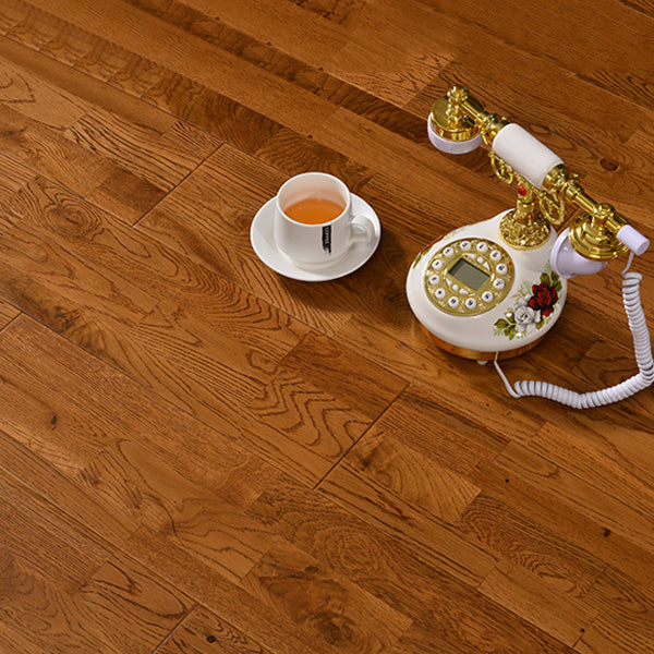 Oak Laminate Plank Flooring Sound Dampening Laminate for Bedroom Clearhalo 'Flooring 'Home Improvement' 'home_improvement' 'home_improvement_laminate_flooring' 'Laminate Flooring' 'laminate_flooring' Walls and Ceiling' 6320906