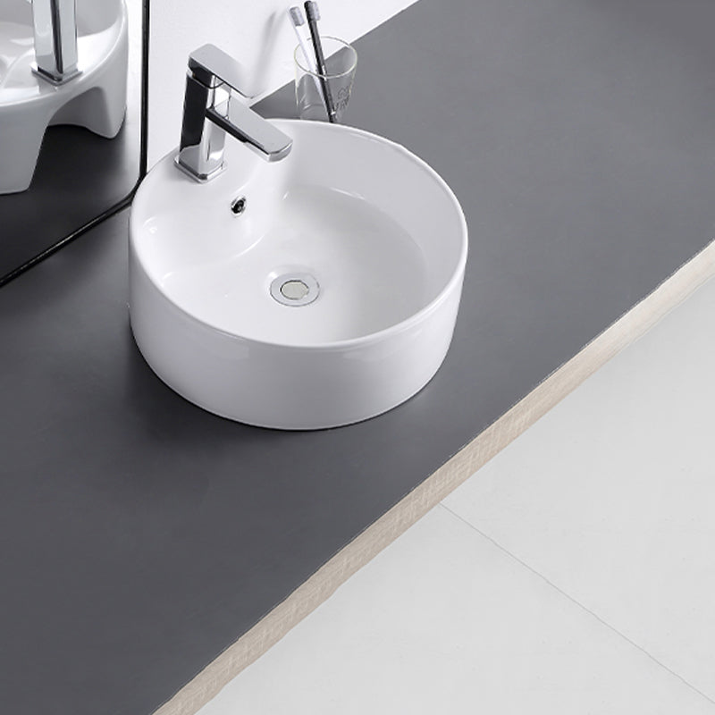 Contemporary Bathroom Sink with Single Faucet Hole Porcelain Round Vessel Clearhalo 'Bathroom Remodel & Bathroom Fixtures' 'Bathroom Sinks & Faucet Components' 'Bathroom Sinks' 'bathroom_sink' 'Home Improvement' 'home_improvement' 'home_improvement_bathroom_sink' 6353318