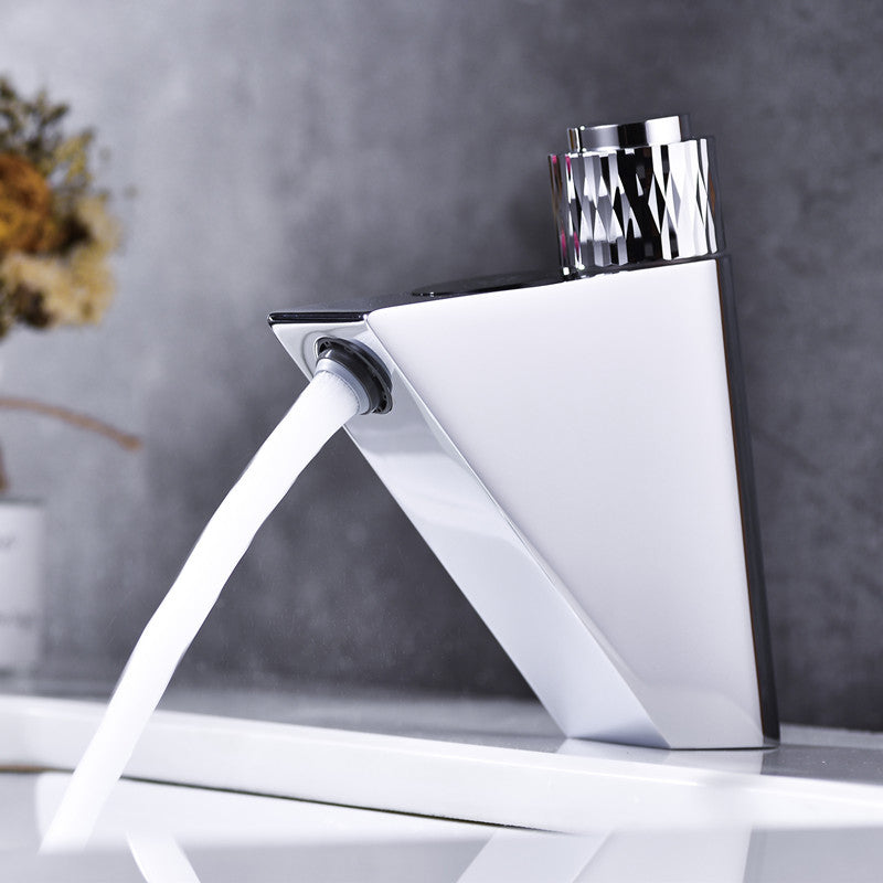 Luxury Centerset Faucet Lever Handle Single Hole Brass Low Arc Circular Faucet Clearhalo 'Bathroom Remodel & Bathroom Fixtures' 'Bathroom Sink Faucets' 'Bathroom Sinks & Faucet Components' 'bathroom_sink_faucets' 'Home Improvement' 'home_improvement' 'home_improvement_bathroom_sink_faucets' 6365588