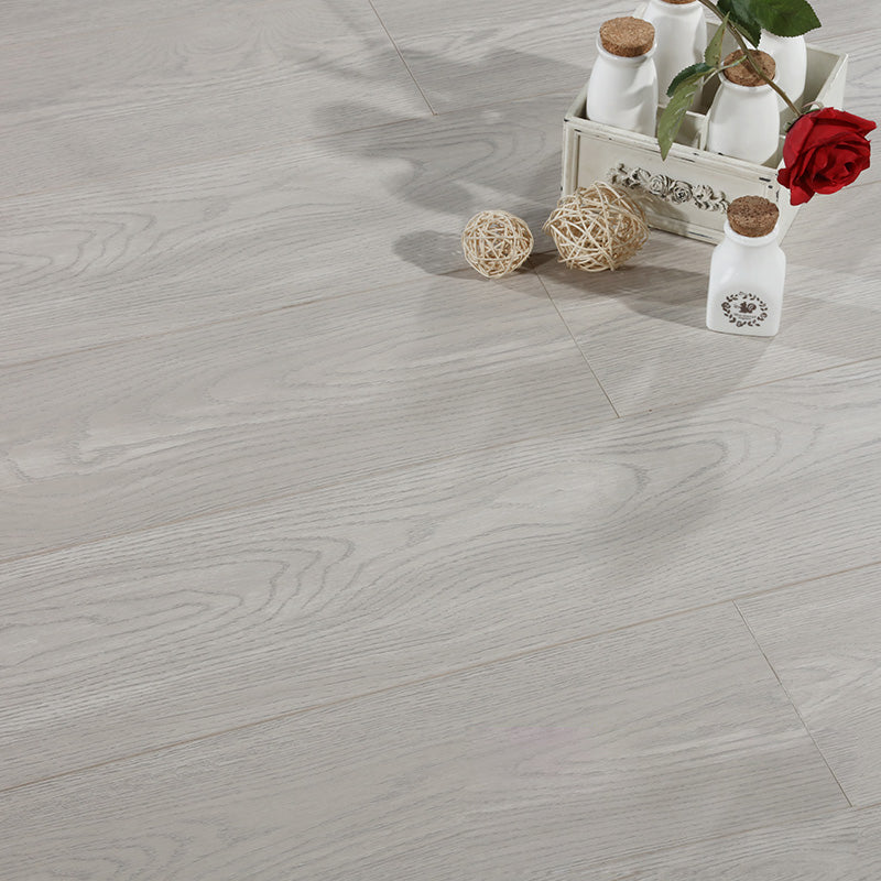 Light Wooden Laminate Plank Flooring Scratch Resistant Laminate Floor Light Gray Clearhalo 'Flooring 'Home Improvement' 'home_improvement' 'home_improvement_laminate_flooring' 'Laminate Flooring' 'laminate_flooring' Walls and Ceiling' 6380484