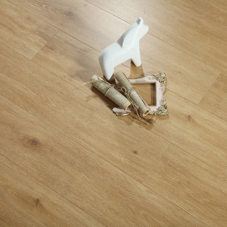 Light Wooden Laminate Plank Flooring Scratch Resistant Laminate Floor Clearhalo 'Flooring 'Home Improvement' 'home_improvement' 'home_improvement_laminate_flooring' 'Laminate Flooring' 'laminate_flooring' Walls and Ceiling' 6380485