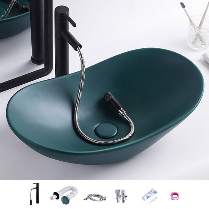 Modern Bathroom Sink Oval Bathroom Sink Overflow with Basin and Faucet Green Pull Out Faucet Clearhalo 'Bathroom Remodel & Bathroom Fixtures' 'Bathroom Sinks & Faucet Components' 'Bathroom Sinks' 'bathroom_sink' 'Home Improvement' 'home_improvement' 'home_improvement_bathroom_sink' 6399874