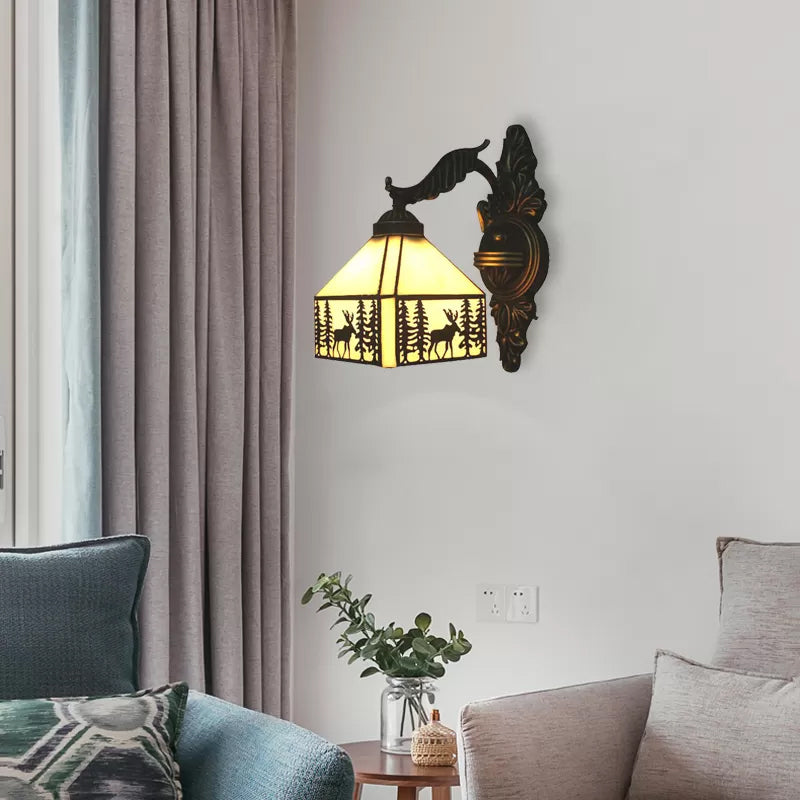 Lodge Stained Glass Wall Lighting with Curved Arm Single Light Mini Wall Mount Light Beige Clearhalo 'Industrial' 'Middle century wall lights' 'Tiffany wall lights' 'Tiffany' 'Wall Lamps & Sconces' 'Wall Lights' Lighting' 6404