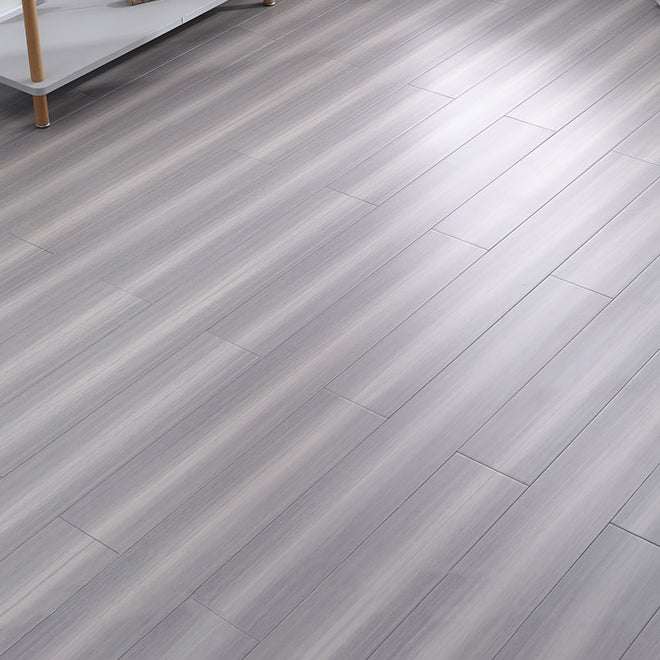 Modern Style Laminate Floor Solid Wood Laminate Flooring with Scratch Resistant Gray White Clearhalo 'Flooring 'Home Improvement' 'home_improvement' 'home_improvement_laminate_flooring' 'Laminate Flooring' 'laminate_flooring' Walls and Ceiling' 6416680