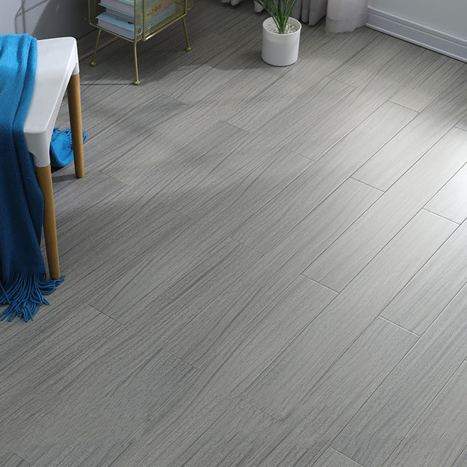 Modern Solid Wood Laminate Floor Light Color Laminate Flooring Silver/Gray Clearhalo 'Flooring 'Home Improvement' 'home_improvement' 'home_improvement_laminate_flooring' 'Laminate Flooring' 'laminate_flooring' Walls and Ceiling' 6416848