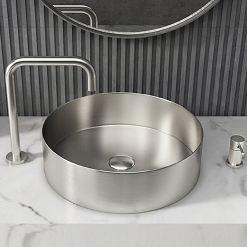Modern Vessel Bathroom Sink Metal Round with Pop-Up Drain Wash Stand Silver Low Profile Sink with Faucet Clearhalo 'Bathroom Remodel & Bathroom Fixtures' 'Bathroom Sinks & Faucet Components' 'Bathroom Sinks' 'bathroom_sink' 'Home Improvement' 'home_improvement' 'home_improvement_bathroom_sink' 6417455