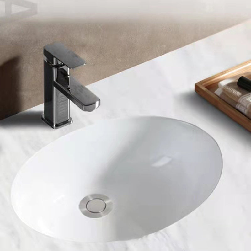 Modern Undermount Bathroom Sink Oval Shape Porcelain with Pop-Up Drain Basin Sink Clearhalo 'Bathroom Remodel & Bathroom Fixtures' 'Bathroom Sinks & Faucet Components' 'Bathroom Sinks' 'bathroom_sink' 'Home Improvement' 'home_improvement' 'home_improvement_bathroom_sink' 6423595