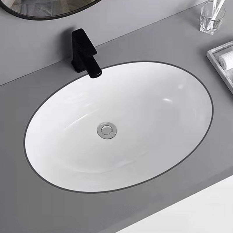 Modern Undermount Bathroom Sink Oval Shape Porcelain with Pop-Up Drain Basin Sink Clearhalo 'Bathroom Remodel & Bathroom Fixtures' 'Bathroom Sinks & Faucet Components' 'Bathroom Sinks' 'bathroom_sink' 'Home Improvement' 'home_improvement' 'home_improvement_bathroom_sink' 6423600