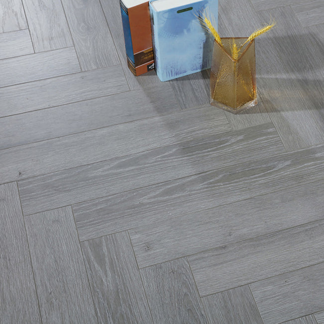 Contemporary Click Lock Laminate Plank Flooring Pine Laminate Silver Gray Clearhalo 'Flooring 'Home Improvement' 'home_improvement' 'home_improvement_laminate_flooring' 'Laminate Flooring' 'laminate_flooring' Walls and Ceiling' 6428877