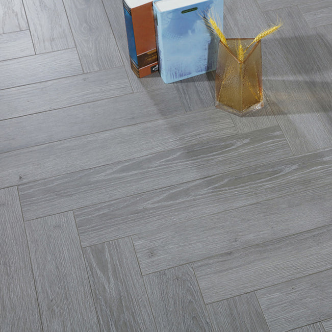 Contemporary Click Lock Laminate Plank Flooring Pine Laminate Silver/Gray Clearhalo 'Flooring 'Home Improvement' 'home_improvement' 'home_improvement_laminate_flooring' 'Laminate Flooring' 'laminate_flooring' Walls and Ceiling' 6428877