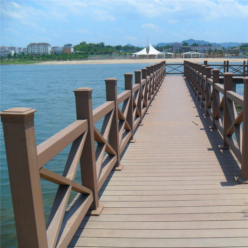 Modern Plastic Wood Laminate Scratch Resistant Laminate Plank Flooring for Outdoors Clearhalo 'Flooring 'Home Improvement' 'home_improvement' 'home_improvement_laminate_flooring' 'Laminate Flooring' 'laminate_flooring' Walls and Ceiling' 6456207