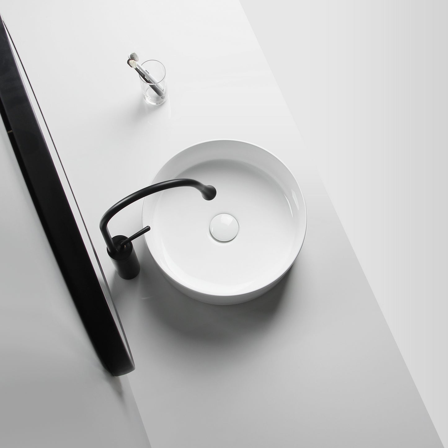 Modern Vessel Sink Round Porcelain Drain Assembly and Faucet Vessel Lavatory Sink Clearhalo 'Bathroom Remodel & Bathroom Fixtures' 'Bathroom Sinks & Faucet Components' 'Bathroom Sinks' 'bathroom_sink' 'Home Improvement' 'home_improvement' 'home_improvement_bathroom_sink' 6456510