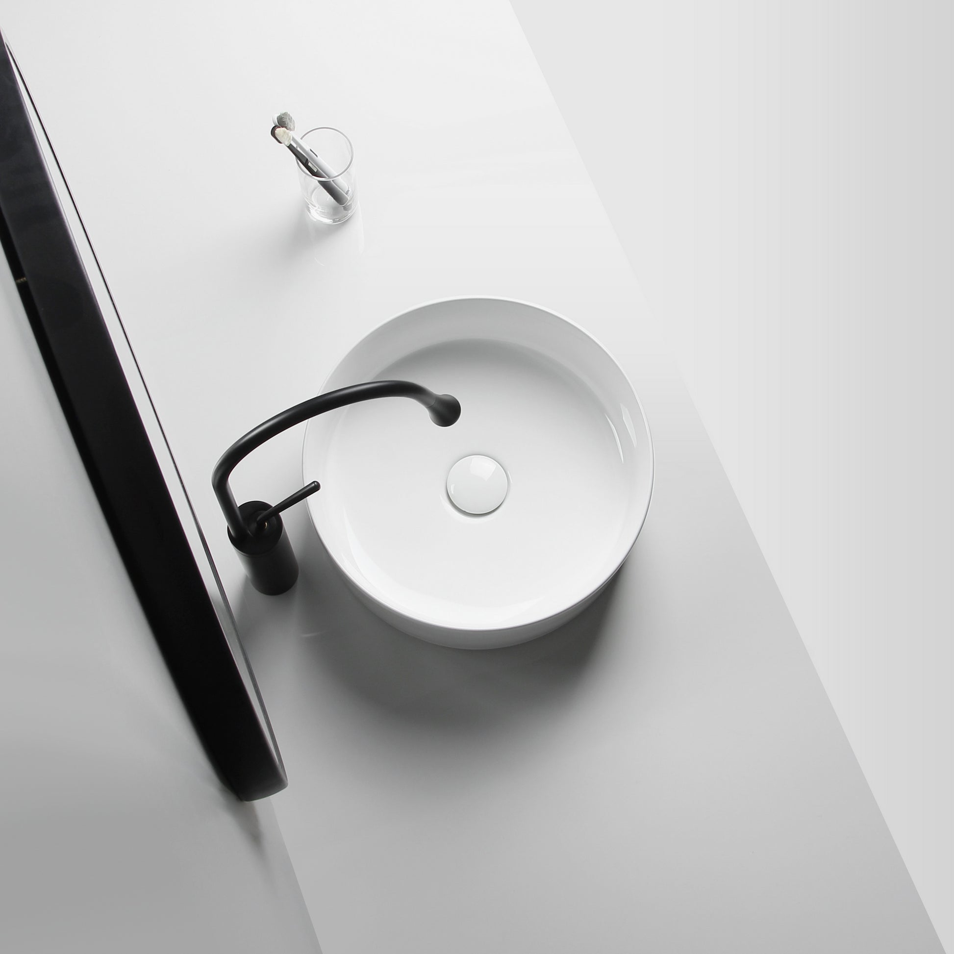 Modern Vessel Sink Round Porcelain Drain Assembly and Faucet Vessel Lavatory Sink Clearhalo 'Bathroom Remodel & Bathroom Fixtures' 'Bathroom Sinks & Faucet Components' 'Bathroom Sinks' 'bathroom_sink' 'Home Improvement' 'home_improvement' 'home_improvement_bathroom_sink' 6456510