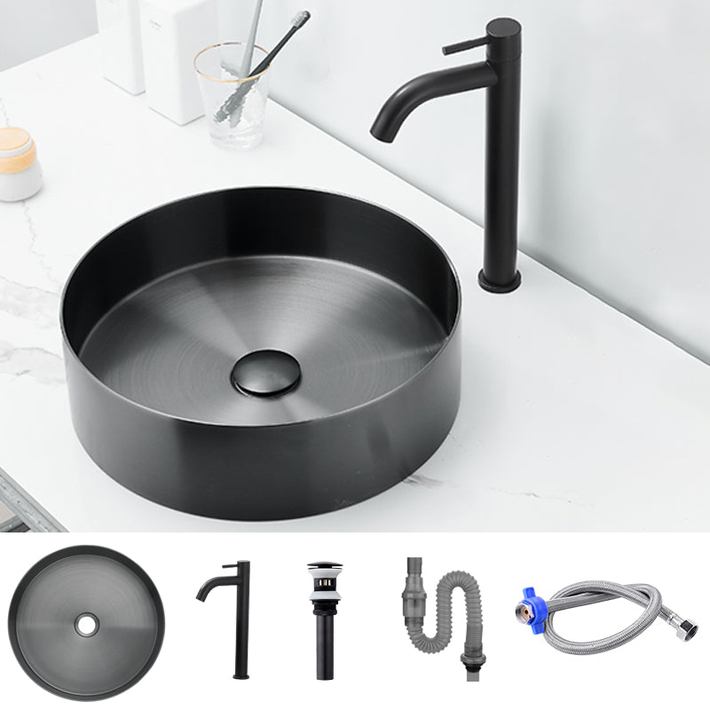 Modern Basin Sink Metal Round with Pop-Up Drain and Faucet Vessel Bathroom Sink Black Round Faucet Sink with Faucet Clearhalo 'Bathroom Remodel & Bathroom Fixtures' 'Bathroom Sinks & Faucet Components' 'Bathroom Sinks' 'bathroom_sink' 'Home Improvement' 'home_improvement' 'home_improvement_bathroom_sink' 6467819