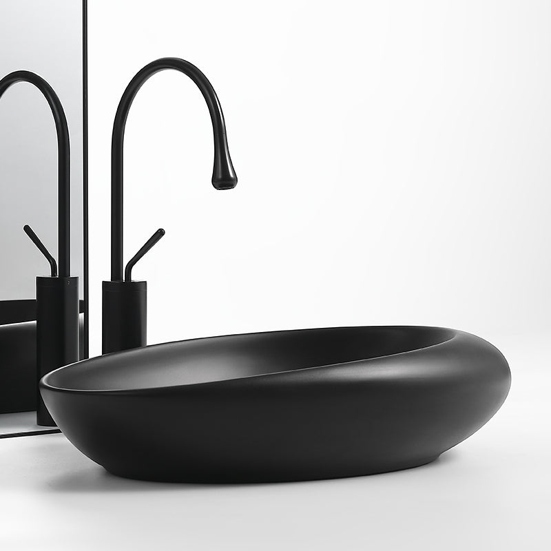 Modern Vessel Bathroom Sink Porcelain Oval with Pop-Up Drain and Faucet Wash Stand 22.8"L x 14.6"W x 5.1"H Black Gooseneck Faucet Clearhalo 'Bathroom Remodel & Bathroom Fixtures' 'Bathroom Sinks & Faucet Components' 'Bathroom Sinks' 'bathroom_sink' 'Home Improvement' 'home_improvement' 'home_improvement_bathroom_sink' 6485252