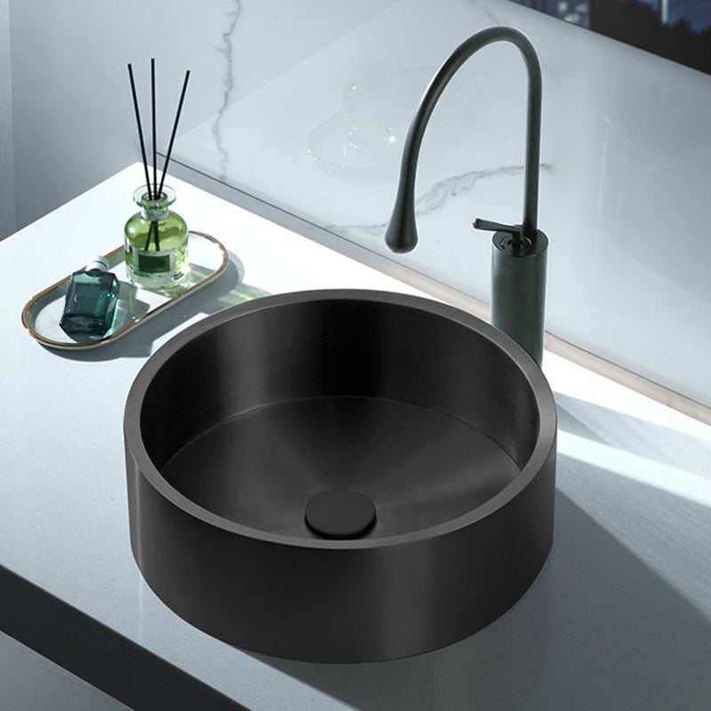 Metal Bathroom Sink Round Bathroom Sink with Overflow And Drain Assembly Clearhalo 'Bathroom Remodel & Bathroom Fixtures' 'Bathroom Sinks & Faucet Components' 'Bathroom Sinks' 'bathroom_sink' 'Home Improvement' 'home_improvement' 'home_improvement_bathroom_sink' 6485332