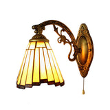 Mission Style Mini Wall Sconce Stained Glass 1 Light Wall Mounted Lamp with Curved Arm in Beige Clearhalo 'Industrial' 'Middle century wall lights' 'Tiffany wall lights' 'Tiffany' 'Wall Lamps & Sconces' 'Wall Lights' Lighting' 64896