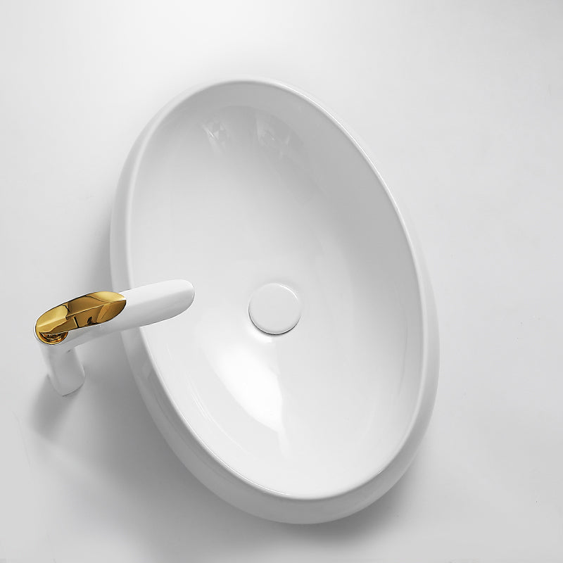 Traditional Vessel Lavatory Sink Oval Porcelain with Pop-Up Drain Basin Sink Clearhalo 'Bathroom Remodel & Bathroom Fixtures' 'Bathroom Sinks & Faucet Components' 'Bathroom Sinks' 'bathroom_sink' 'Home Improvement' 'home_improvement' 'home_improvement_bathroom_sink' 6496906