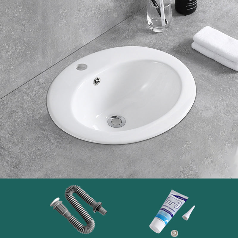 Traditional Wash Stand Oval Shape Porcelain with Pop-Up Drain Vessel Bathroom Sink 16"L x 14"W x 6"H Sink Clearhalo 'Bathroom Remodel & Bathroom Fixtures' 'Bathroom Sinks & Faucet Components' 'Bathroom Sinks' 'bathroom_sink' 'Home Improvement' 'home_improvement' 'home_improvement_bathroom_sink' 6502841