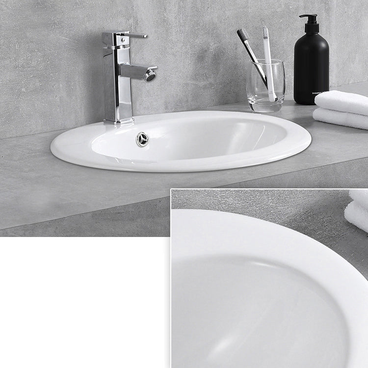 Traditional Wash Stand Oval Shape Porcelain with Pop-Up Drain Vessel Bathroom Sink Clearhalo 'Bathroom Remodel & Bathroom Fixtures' 'Bathroom Sinks & Faucet Components' 'Bathroom Sinks' 'bathroom_sink' 'Home Improvement' 'home_improvement' 'home_improvement_bathroom_sink' 6502854
