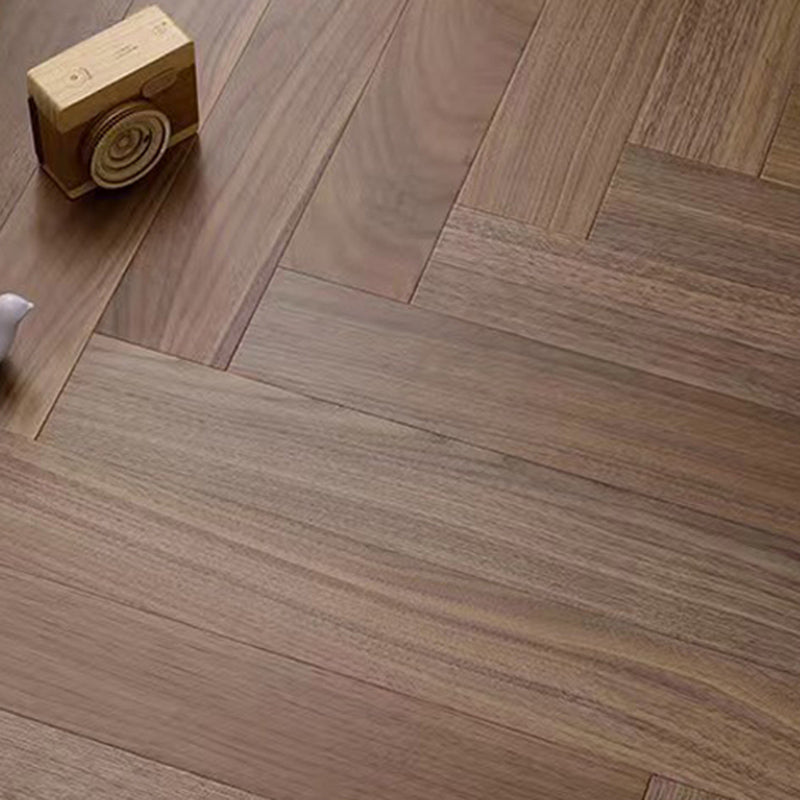 Solid Wood Laminate Floor Modern Simple Laminate Floor with Slip Resistant Biscuit Clearhalo 'Flooring 'Home Improvement' 'home_improvement' 'home_improvement_laminate_flooring' 'Laminate Flooring' 'laminate_flooring' Walls and Ceiling' 6511159
