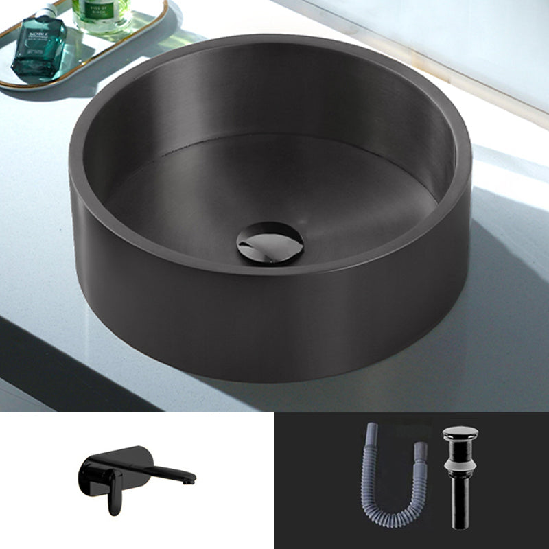 Modern Vessel Sink Round Metal with Basin and Faucet Vessel Lavatory Sink Black Wall Mounted Faucet Sink with Faucet Clearhalo 'Bathroom Remodel & Bathroom Fixtures' 'Bathroom Sinks & Faucet Components' 'Bathroom Sinks' 'bathroom_sink' 'Home Improvement' 'home_improvement' 'home_improvement_bathroom_sink' 6511179