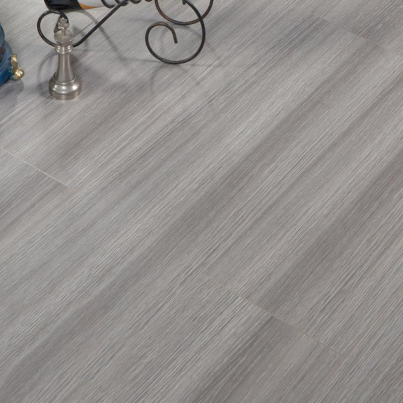 Pine Slip Resistant Laminate Plank Flooring Modern Laminate Floor Silver/Gray Clearhalo 'Flooring 'Home Improvement' 'home_improvement' 'home_improvement_laminate_flooring' 'Laminate Flooring' 'laminate_flooring' Walls and Ceiling' 6528552